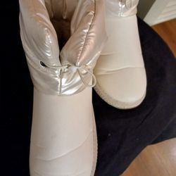 Beautiful  White Sport Boots