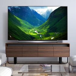 LG C8 