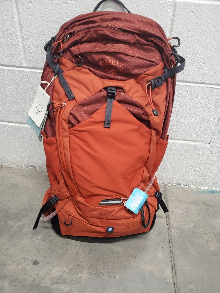 BRAND NEW $200 OSPREY MANTA 24 BACKPACK HIKING BAG WITH 2.5 LITER HYDRATION BLADDER