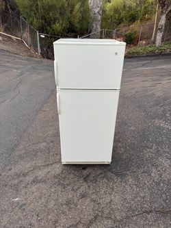 Refrigerator 9 cubics household 2 door mini fridge freezer (free local delivery)