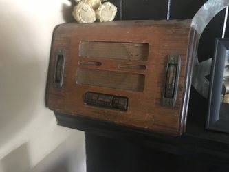 Antique radio from General Electric wooden