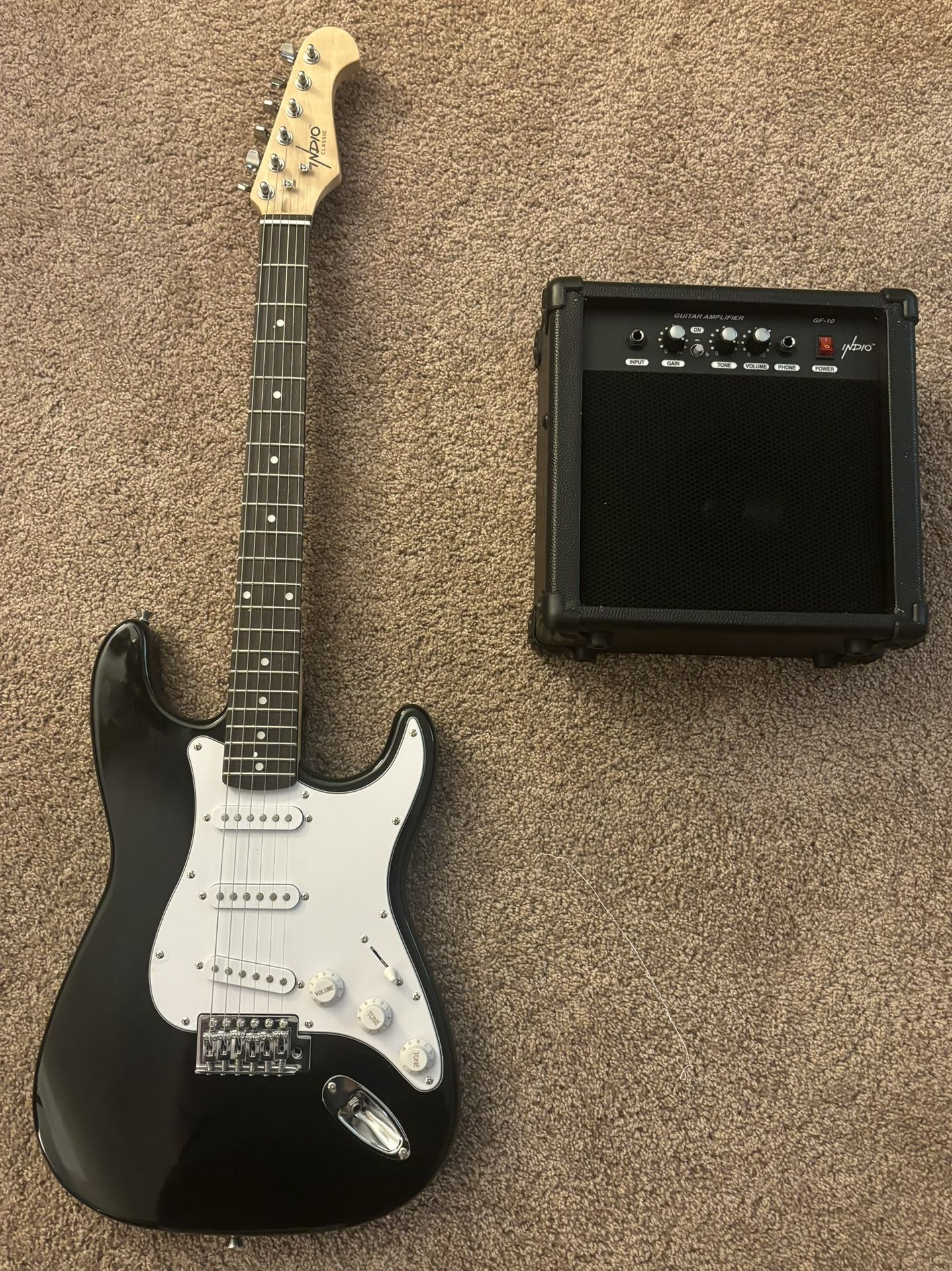 Monoprice Indo Series 6 String Electric Guitar Package, Right, Black 