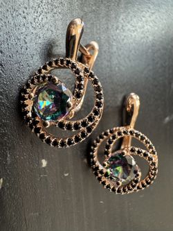 585 14K RG Stamped Rose Gold Whirlwind Black Gemstone Rainbow Stud Earrings