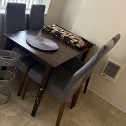 Dinning Table and chair with placemats