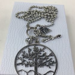 BEAUTIFUL SILVER TONE LONG NECKLACE 