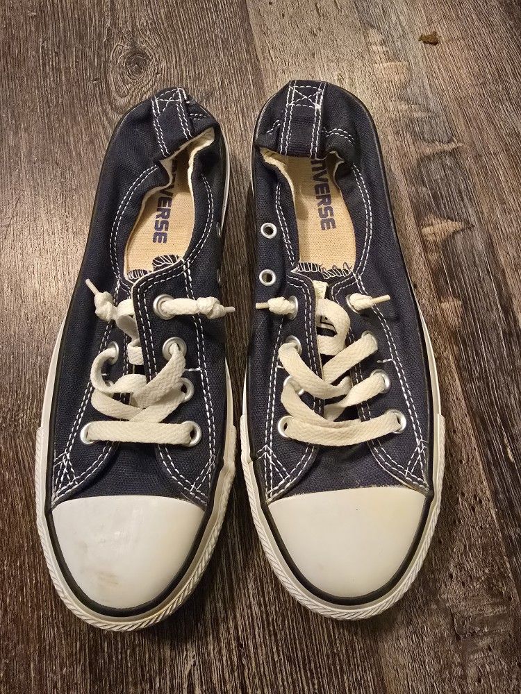 New Womens Size 7.5 Converse Shoes