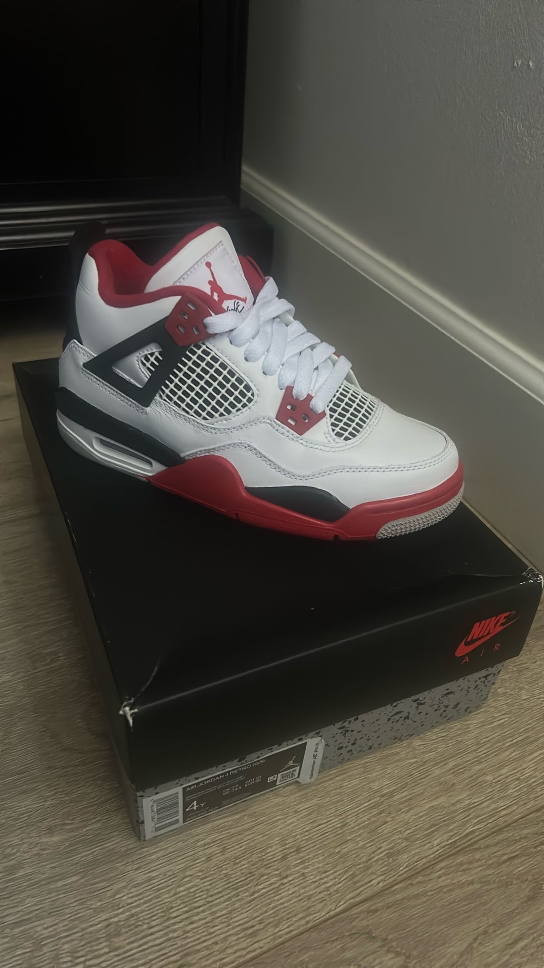 Air Jordan 4 Retro