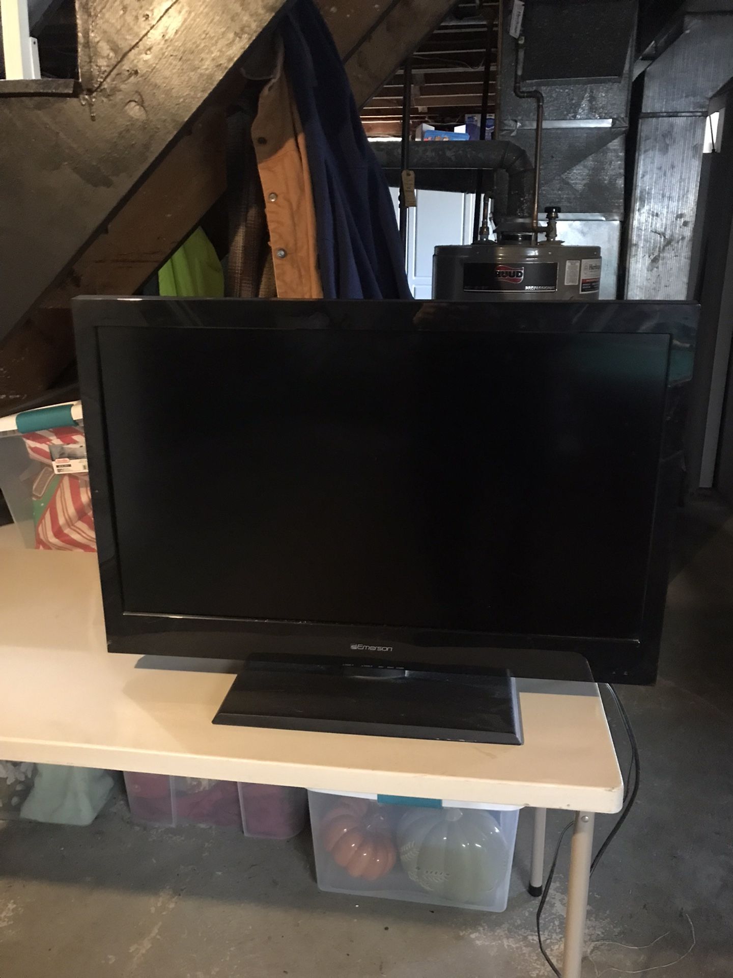 35 Inch Emerson Tv