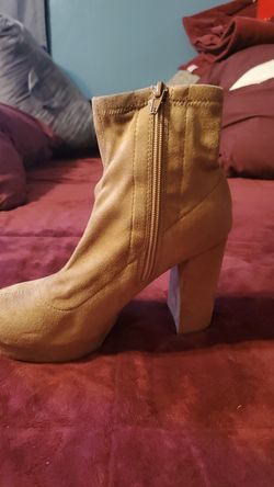 Size 9 light brown boots