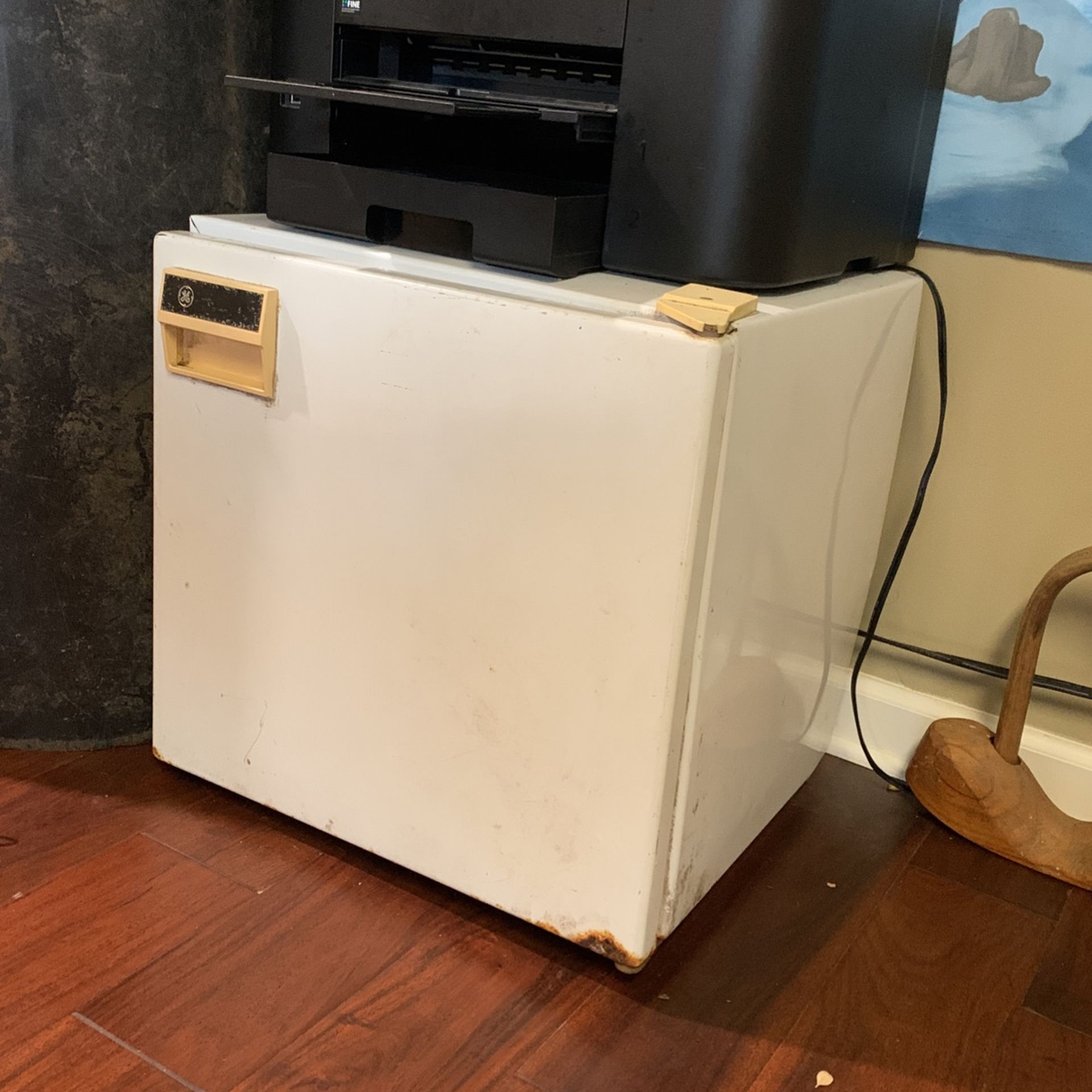 Mini fridge 