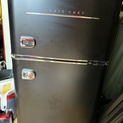 Mini Fridge 