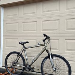 Trek 3900 Mountain Bike – 21” Frame (53.5 cm) – Aluminum – 26” Wheels - Men’s Bicycle