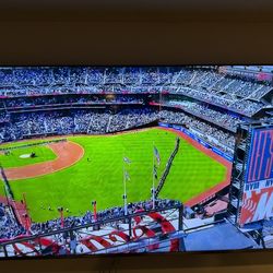 82" Samsung Premium UHD 4K Flat Smart TV MU8000