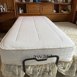 Like New Awara Natural Luxury Hybrid Twin XL Mattress