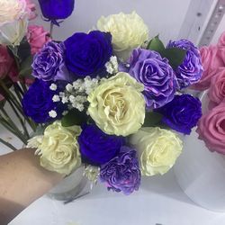 purple roses white roses 