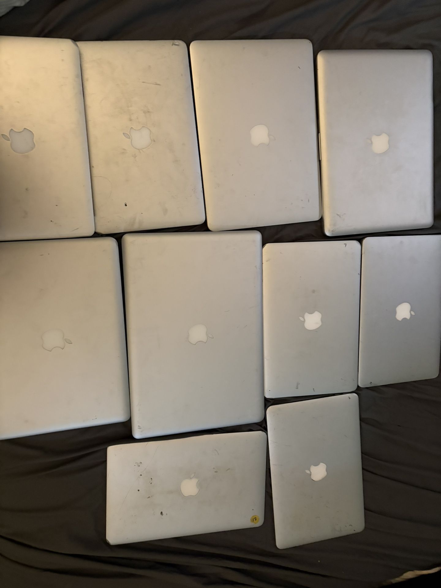10 MacBooks 