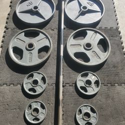 Olympic Weight Set Includes sold 7ft 45lb Olympic Bar 4x45lbs 2x5lbs 2x2½lbs That's 240lbs With bar 