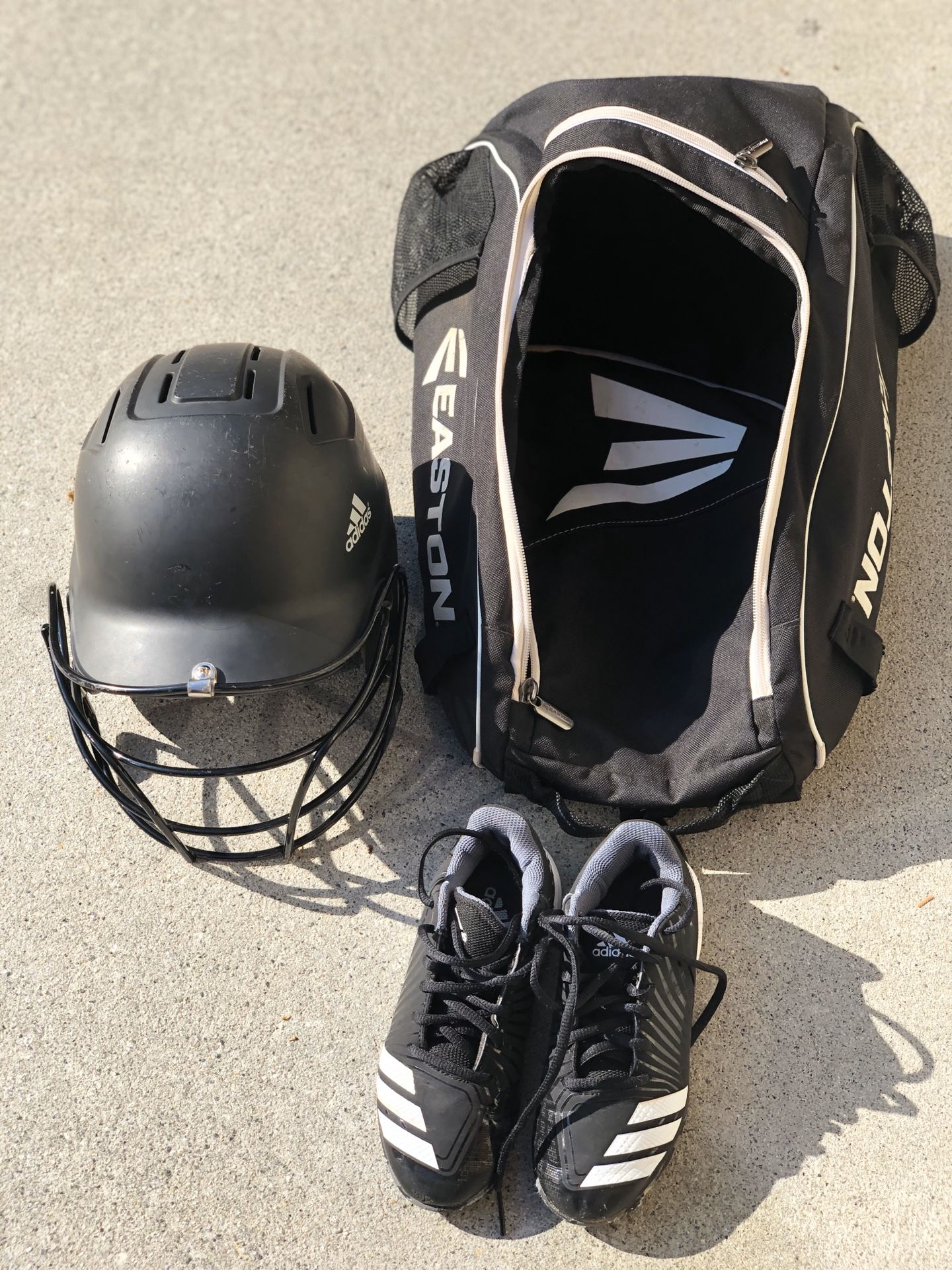 Kids baseball kit helmet baseball bat and shoes size 13 US
