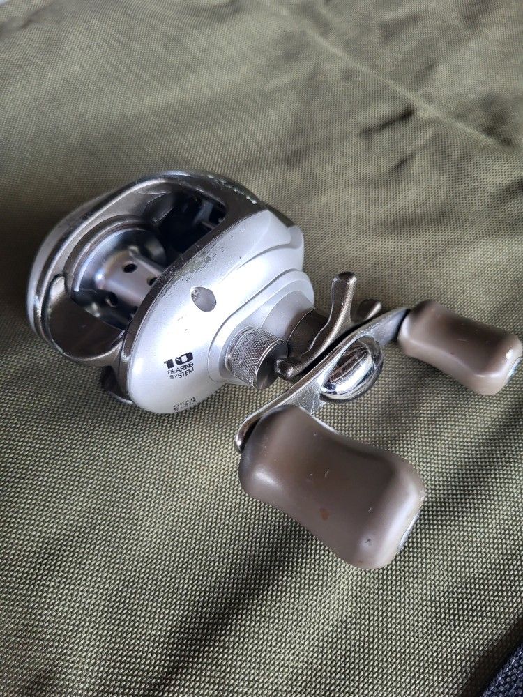 H2Ox Mettle Baitcaster (Olive Grips)