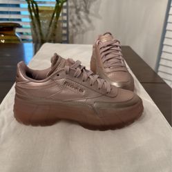 *New* Reebok Cardi B x Club Women’s Sneakers Sz.6