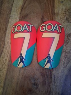 2 Pairs of shin pads