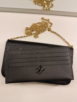 Black shoulder bag