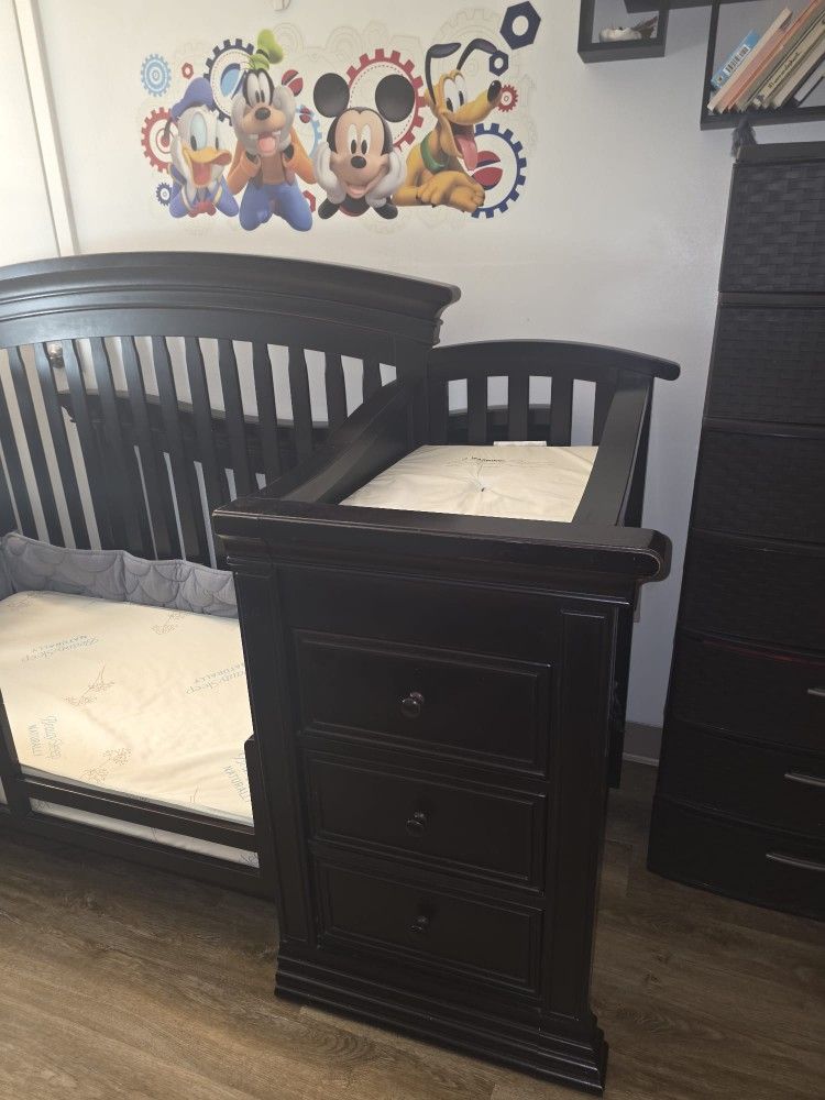 Sorelle Sedona Crib with Changer