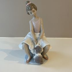 Lladro Little Girl With Cat Figurine