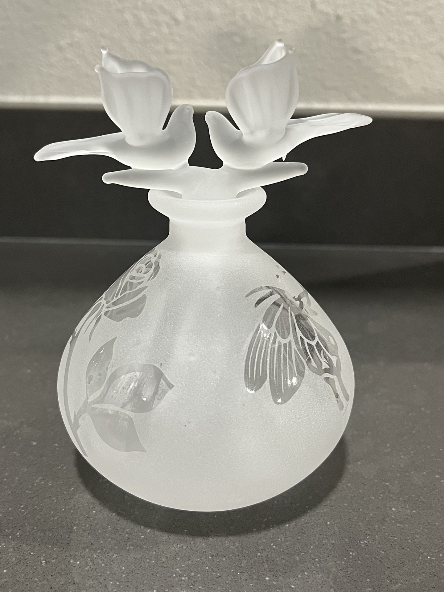Frosted Glass Perfume Bottle With 2 Birds Stopper
