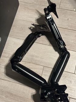 Monitor arms