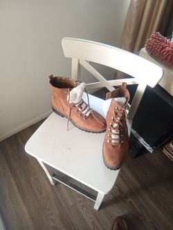 Ladies Boots Color Brown and White.Faux Fur Upper New Boots.