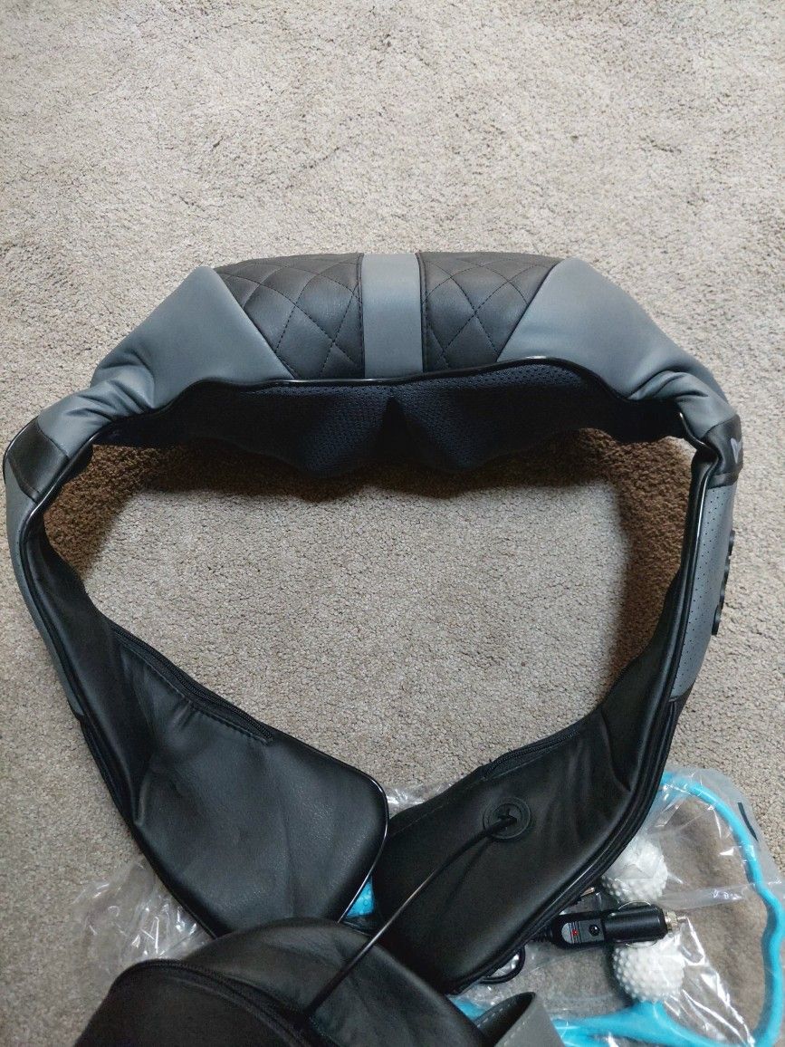 Lifepro Neck Massager w Heat Adjustable NEW Embrace Shoulder Neck Massager LP-EMBRC-BLK