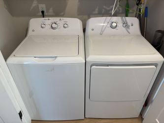Like New GE Matching White Washer/Dryer Set