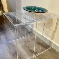 Clear acrylic nesting side tables set. 
