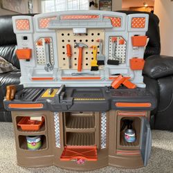 Kids Workshop/Tool Bench - Step 2 