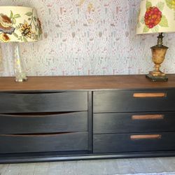 Beautiful MCM Cabinet Late 1950’s-1960’s