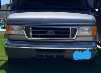 2006 Ford Econoline Headlights