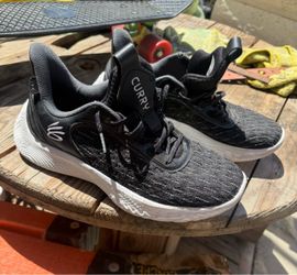 Under Armour Curry Flow 9 Team basketball shoes