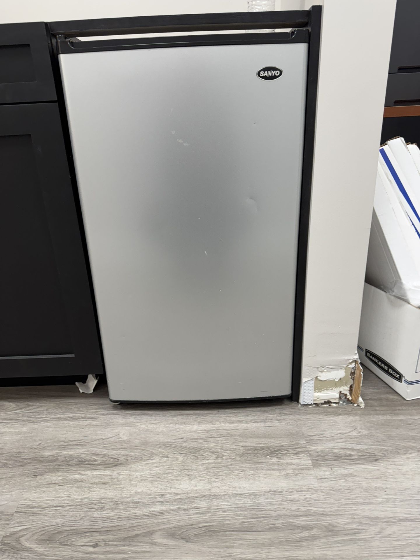 Sanyo Mini Refrigerator 