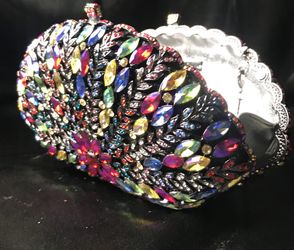 Beautiful vintage jewel encrusted Clutch! Rare!