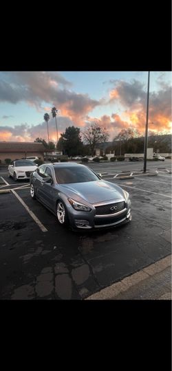 Infiniti Q70 Sedan