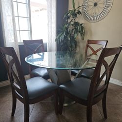 Dining Table + 4 Chairs