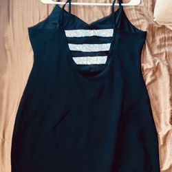 https://offerup.com/redirect/?o=Qi5TbWFydA== XL Short Spaghetti Strap Formal Dress 