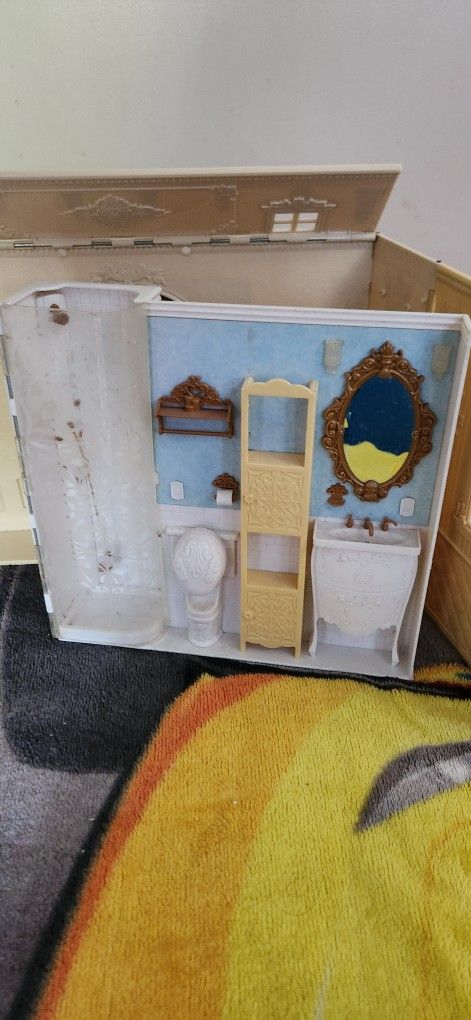 Bratz World House Folding Mansion Dolls Playset MGA Entertainment 2001