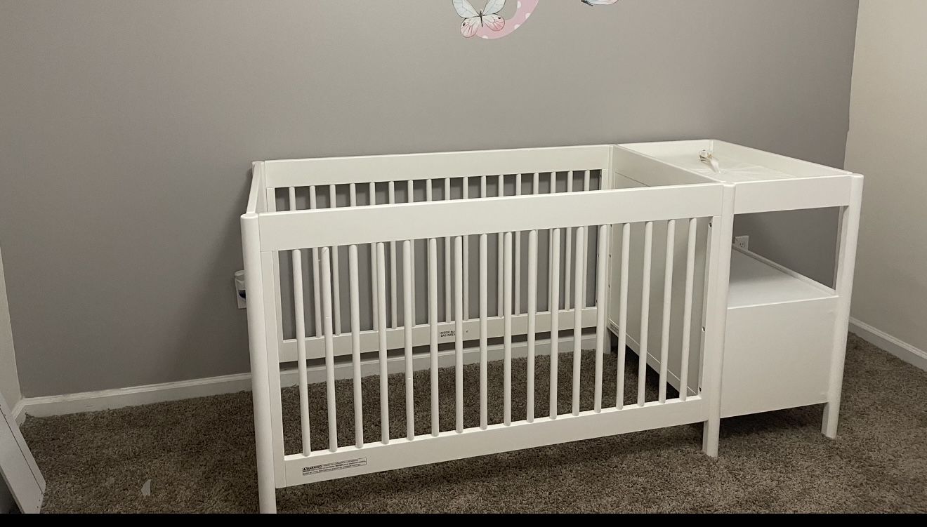 White Crib - Delta Children Convertible