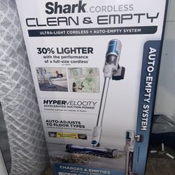 NEW Shark CarpetXpert HairPro Pet with StainStriker, Deep Carpet, Rug Cleaner