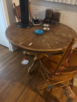 table that extends/3 chairs