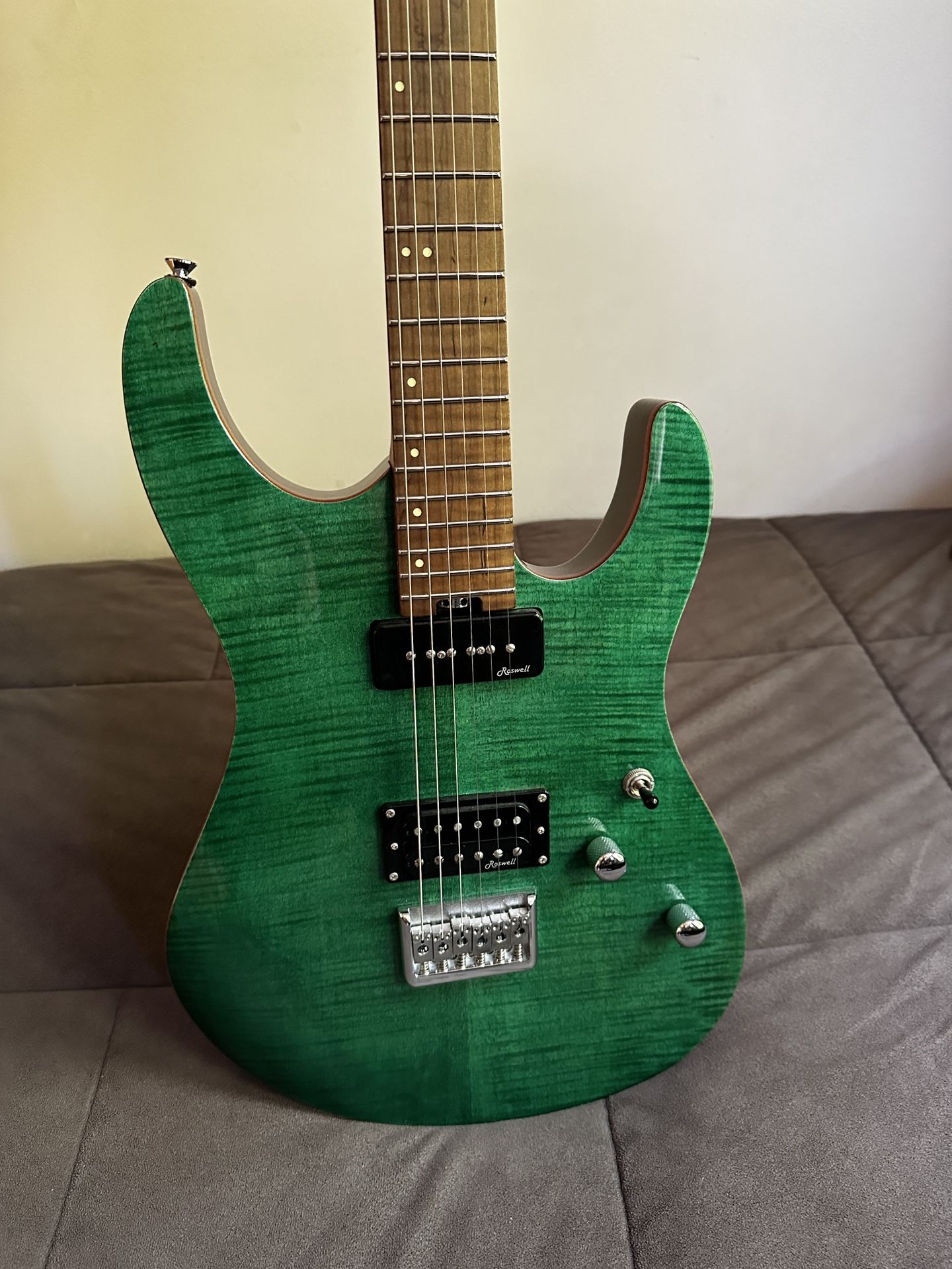 Harley Benton Fusion Guitar - like new!