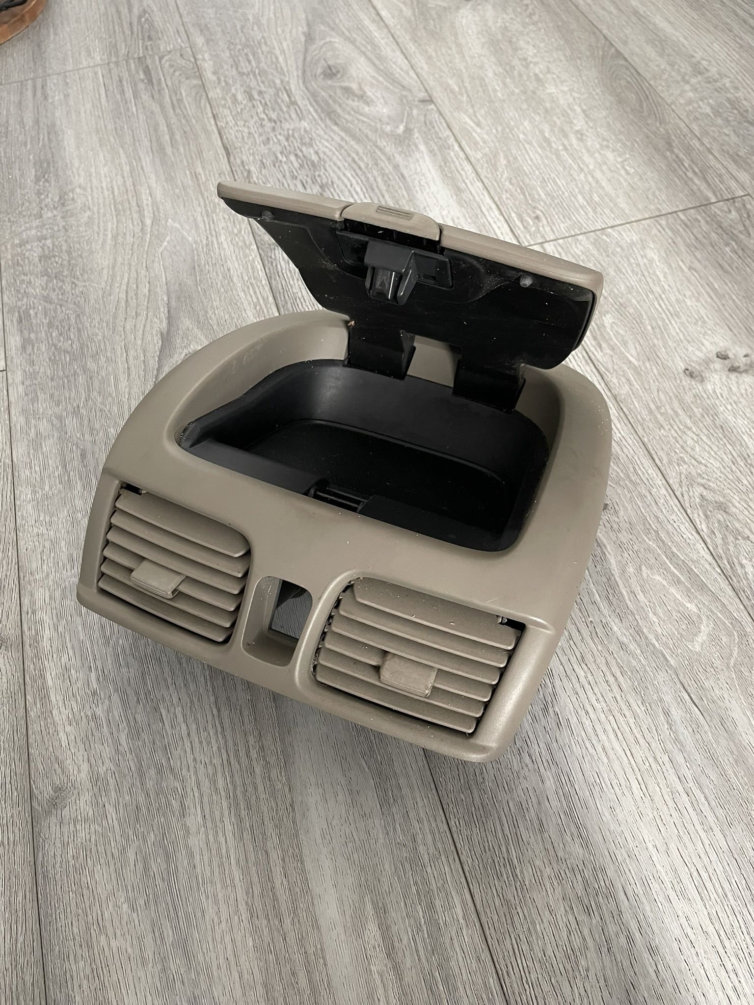 2000-06 Nissan Sentra Dash Center Console No Broken Parts Opens Great