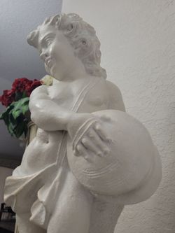 Grecrian figure on a separate pedestal